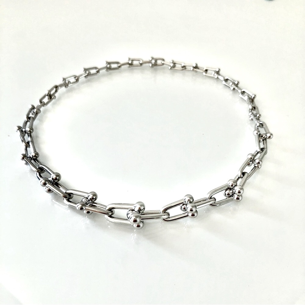 Hardware Graduated Link Size Necklace - Picture 9 of 11
